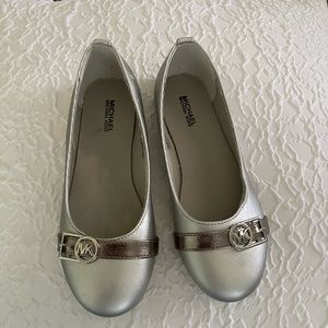 Michael Kors Girls shoes sz 2 never worn